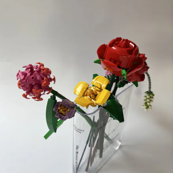Bloom & Read Vase
