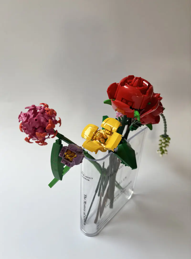 Bloom & Read Vase
