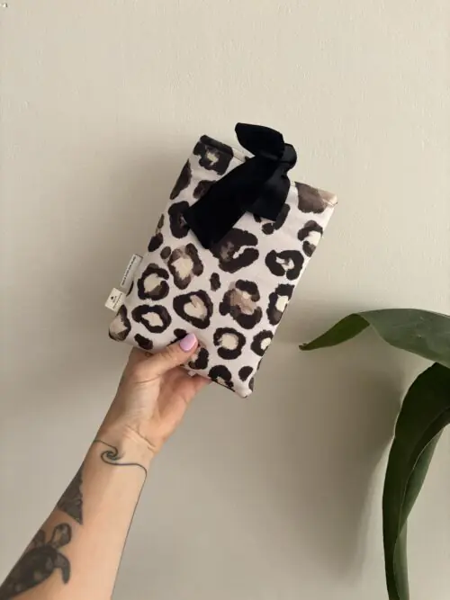 Bow Book Lovers Booksleeve Leopard