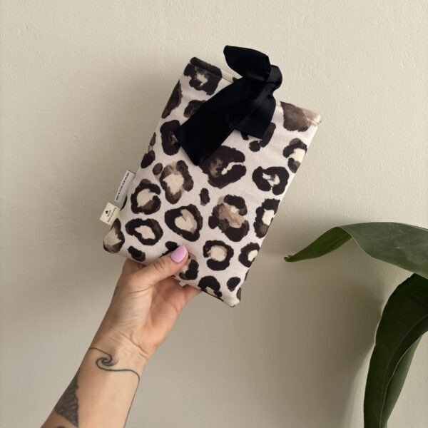 Bow Book Lovers Booksleeve Leopard