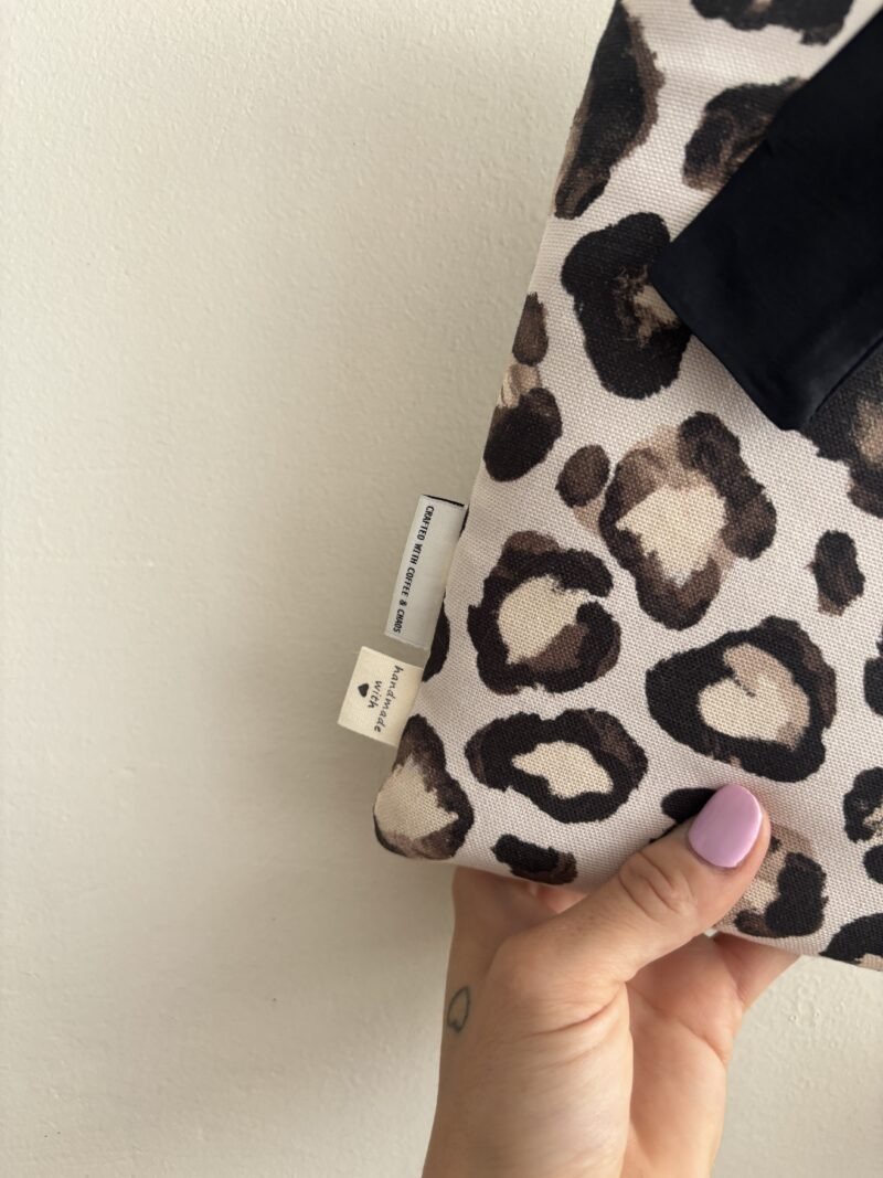 Bow Book Lovers Booksleeve Leopard