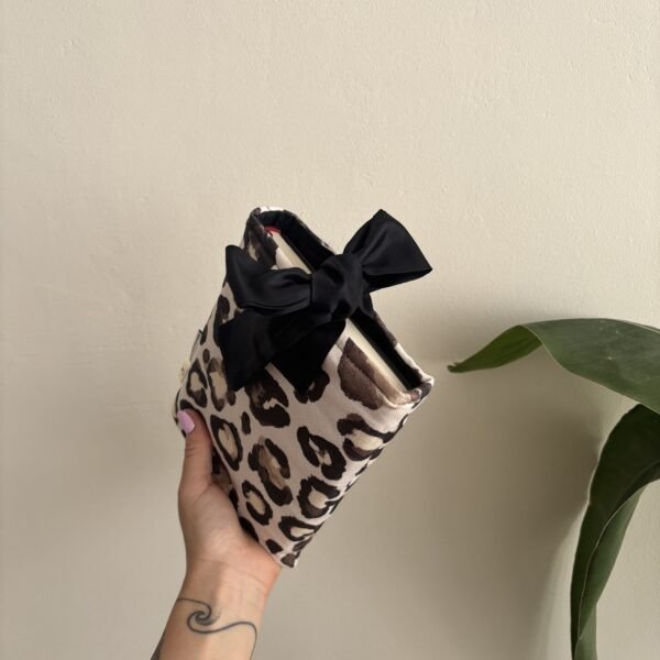 Bow Book Lovers Booksleeve Leopard