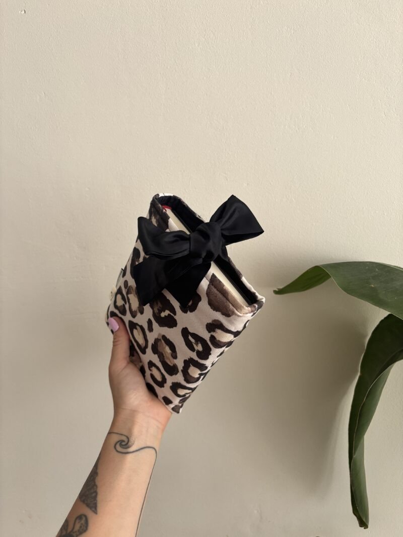 Bow Book Lovers Booksleeve Leopard